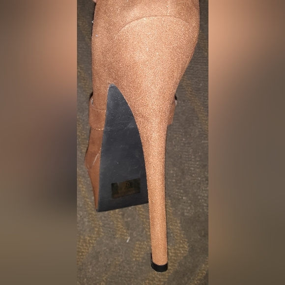 Mark&Maddux size 10 6inch bedazzle platform heels new not  worn Imperfections - Picture 10 of 11